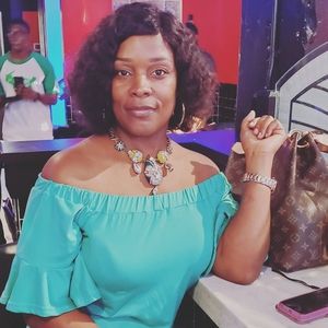 Meet your Posher, Elaine